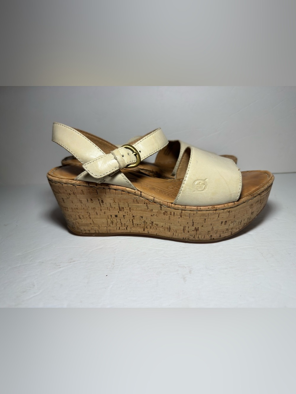 Born Womens Sandal Cream Ivory Leather Cork Wedge Heel Platform Ankle Strap Sz 6